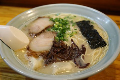 雲吞麺 / 850円