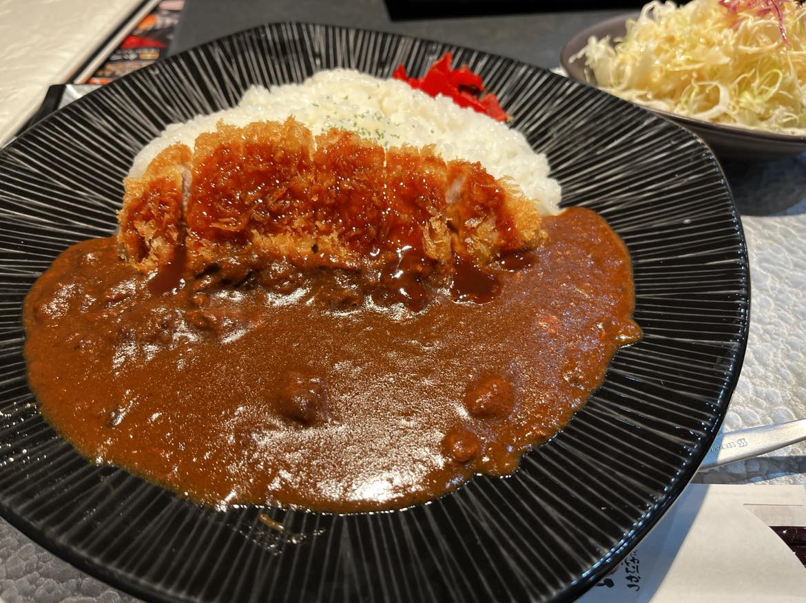かつ弘 日田店さんのカツカレー | 水が磨く郷 - 日田市観光協会